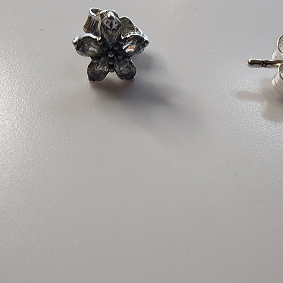 Pandora Sparkling Snowflake Stud Earrings - Picture 8 of 9